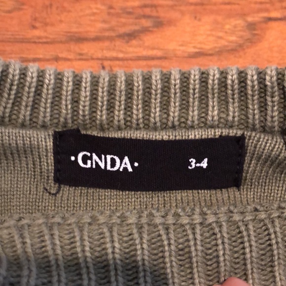 GHANDA Olive, Knit Sweater. - Picture 3 of 3